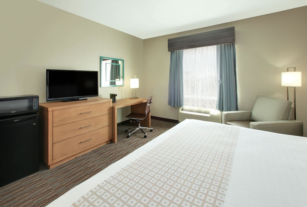 Spark by Hilton Midland South 14/30