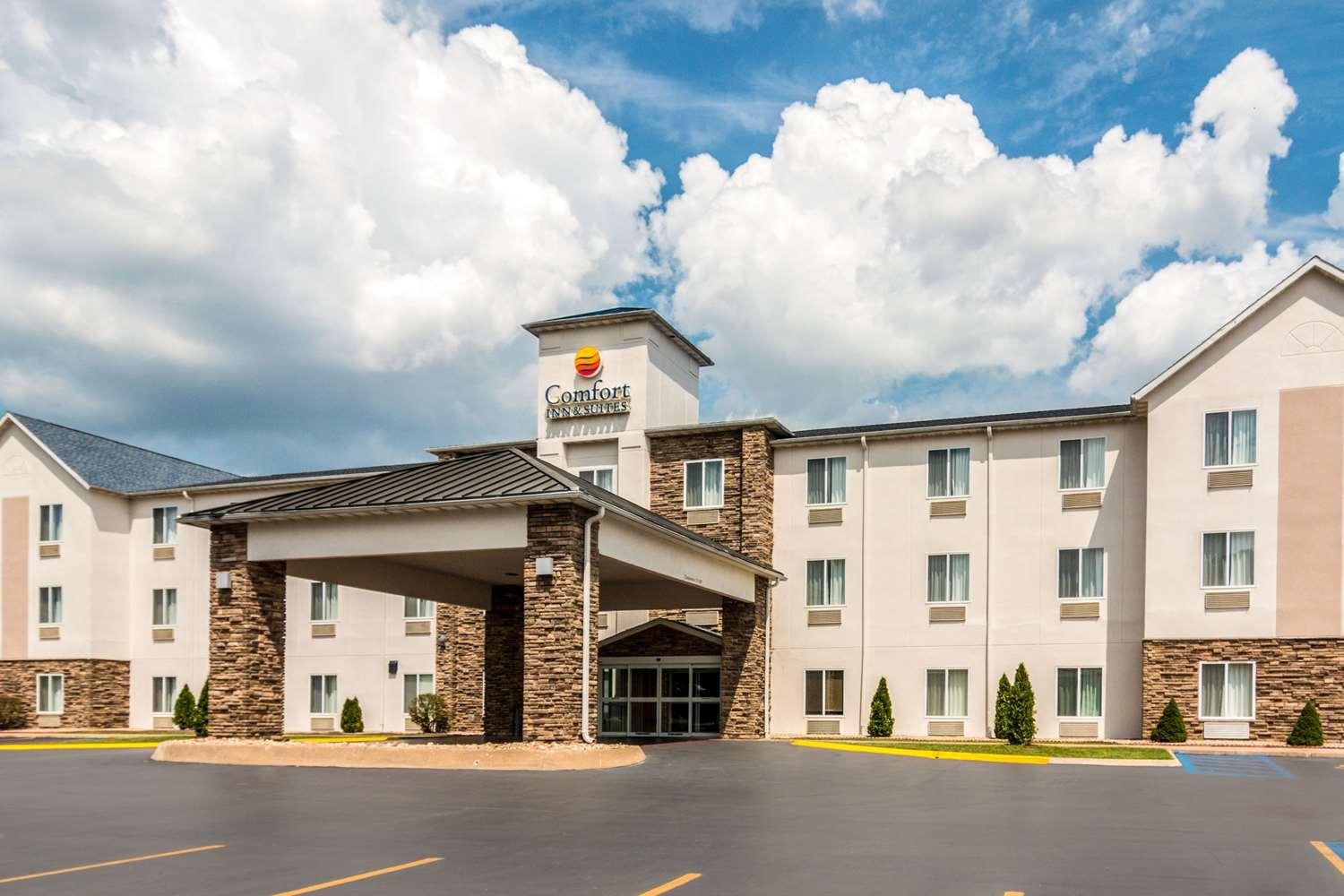 Comfort Inn & Suites - Hannibal 5/31