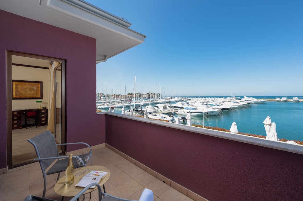 Hotel Nautica 36/72