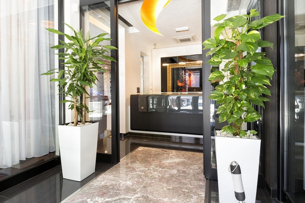 NOVA CITY HOTEL SIGNATURE COLLECTION 37/50