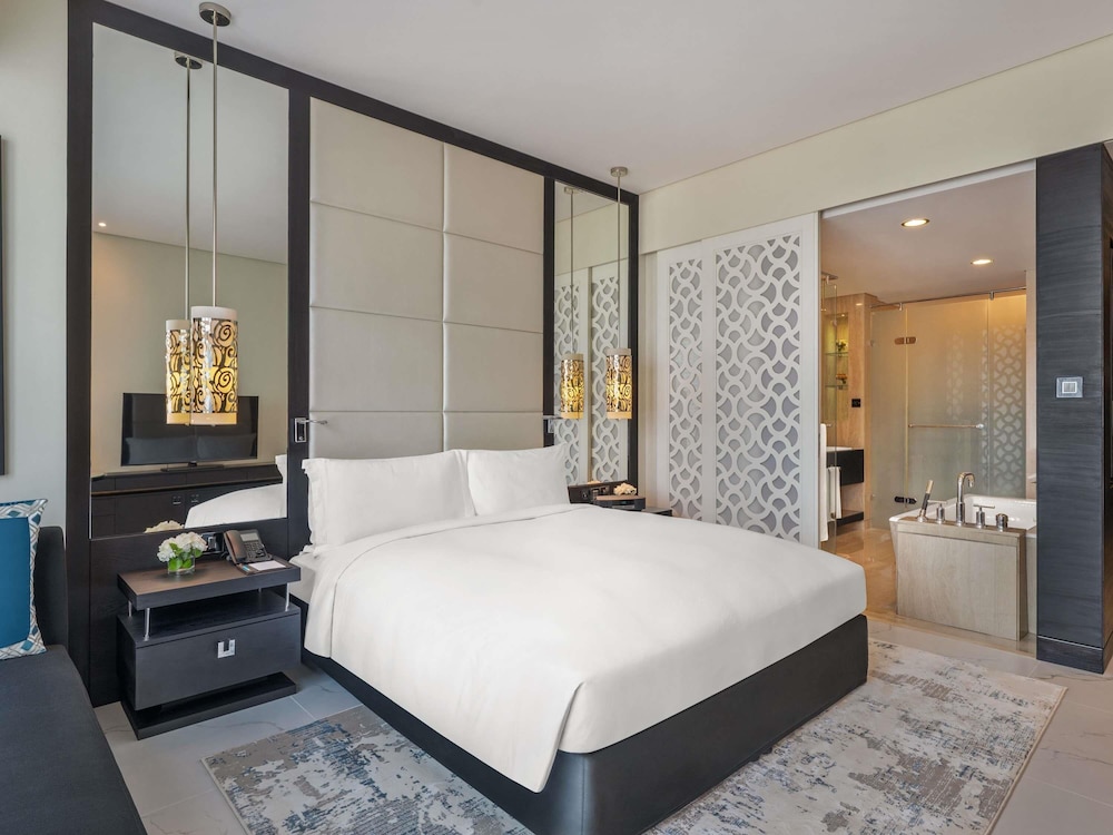 SUPERIOR, KING BED, CITY VIEW