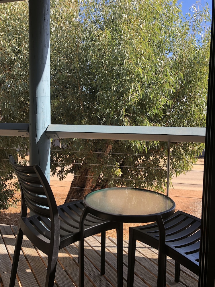 PELICAN'S NEST KALBARRI 34/42
