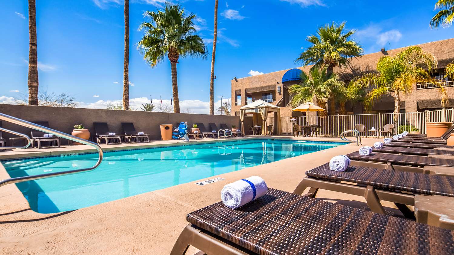 SureStay InnSuites Phoenix Hotel & Suites by Best Western 1/7