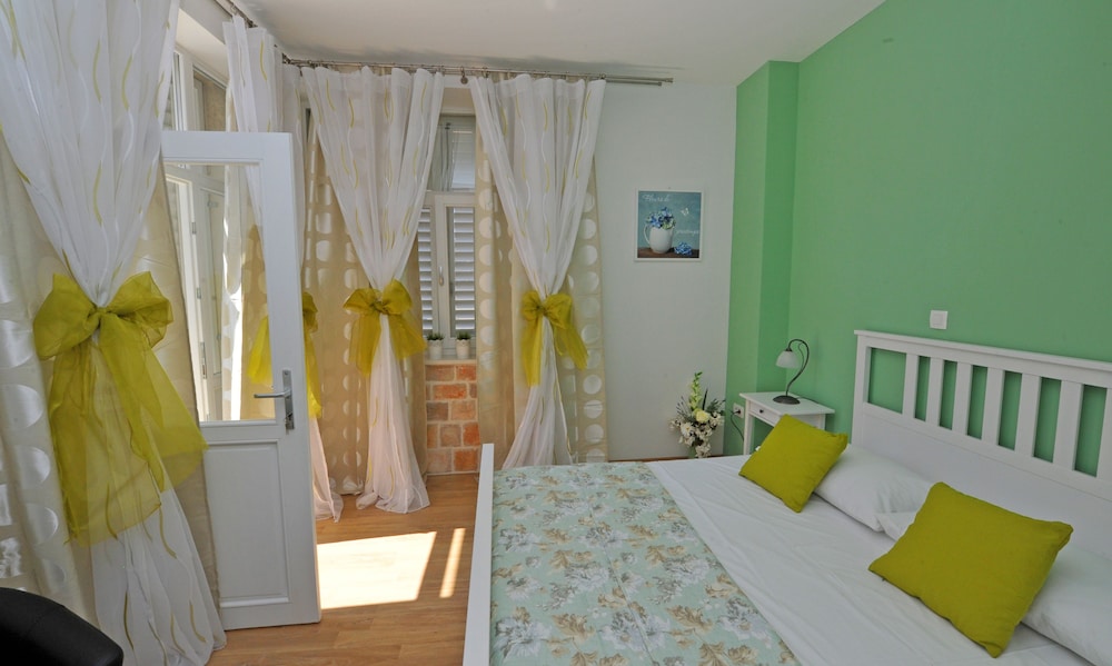 Nirvana Luxury Rooms 48/82