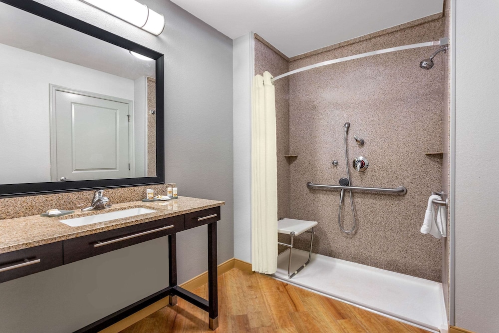 La Quinta Inn & Suites by Wyndham Columbus - Edinburgh 15/59