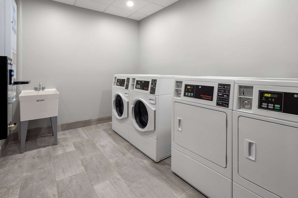 Hawthorn Extended Stay by Wyndham Williston/Burlington 20/38