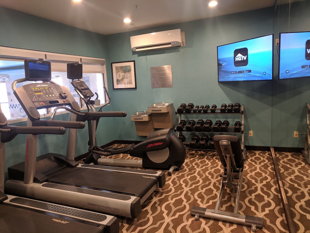 Comfort Inn and Suites North Dallas-Addison 20/33