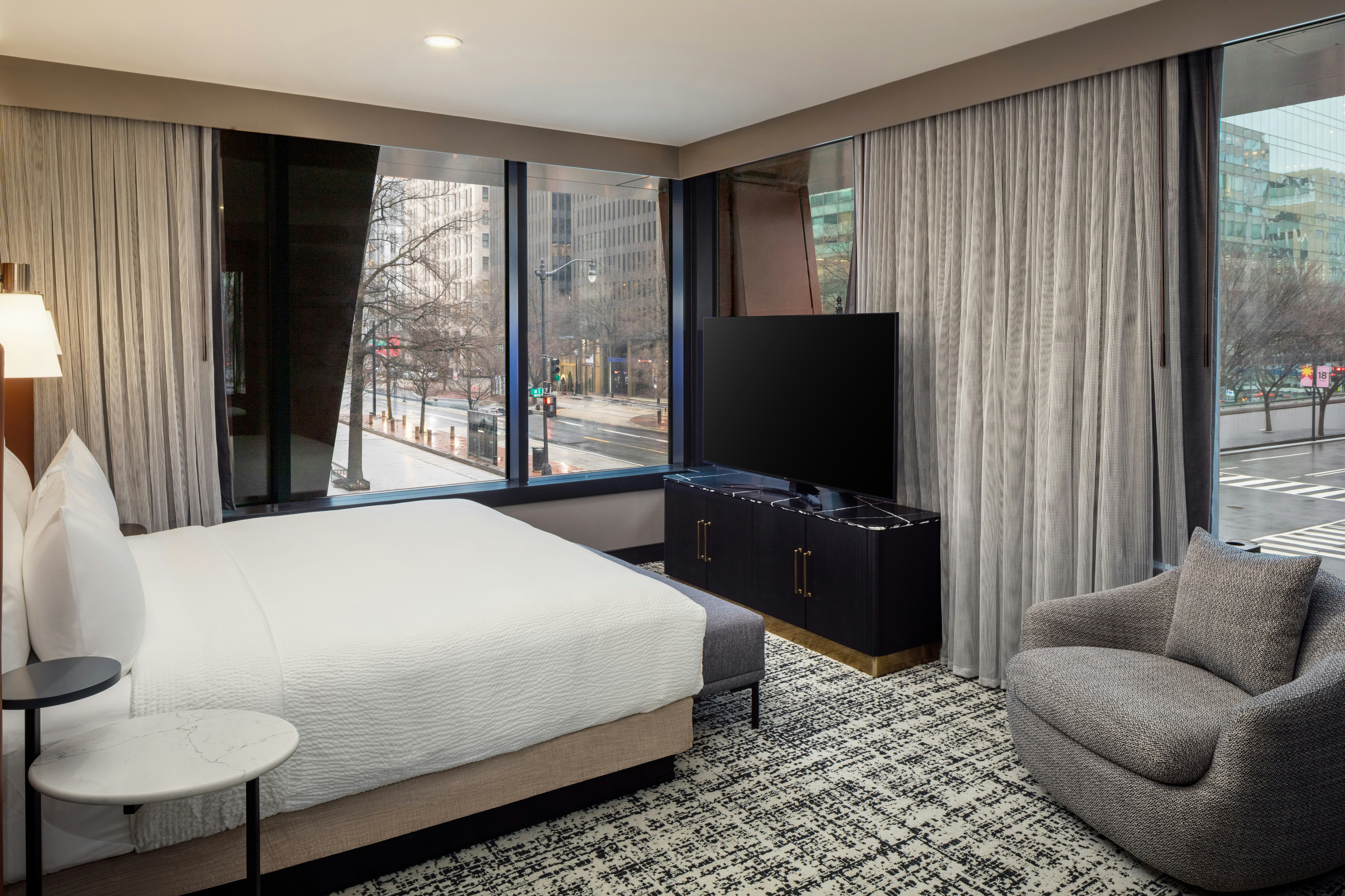 1 BEDROOM, DELUXE, SUITE, KING BED