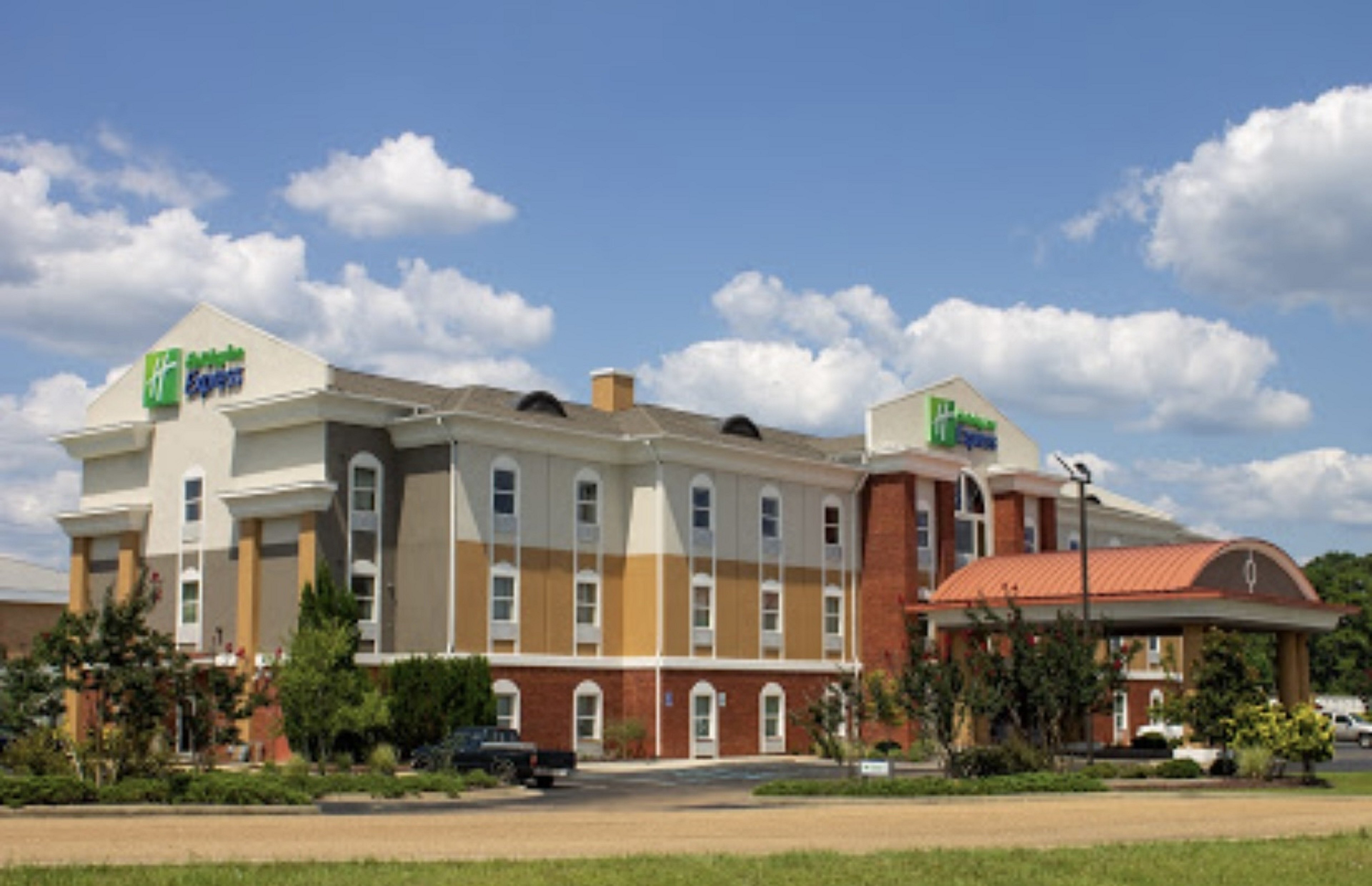 Holiday Inn Express Mccomb 4/53
