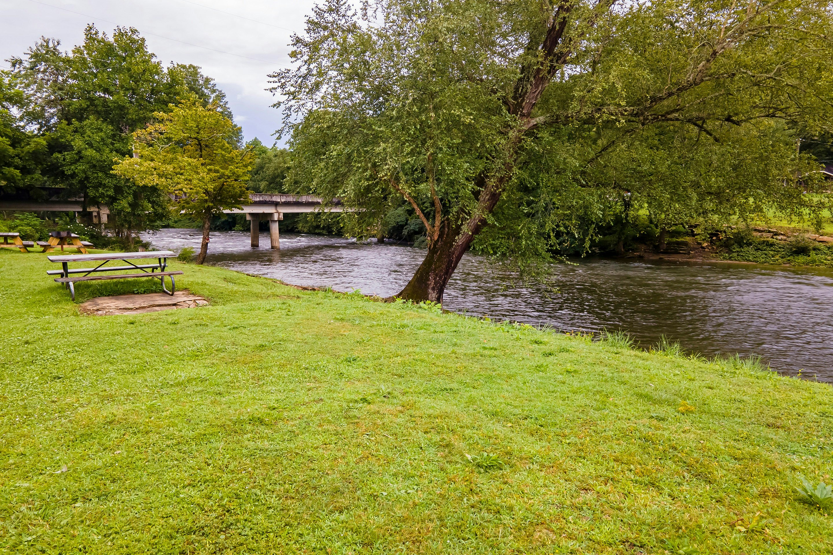 Lloyd's On The River Country Inn By OYO 12/27