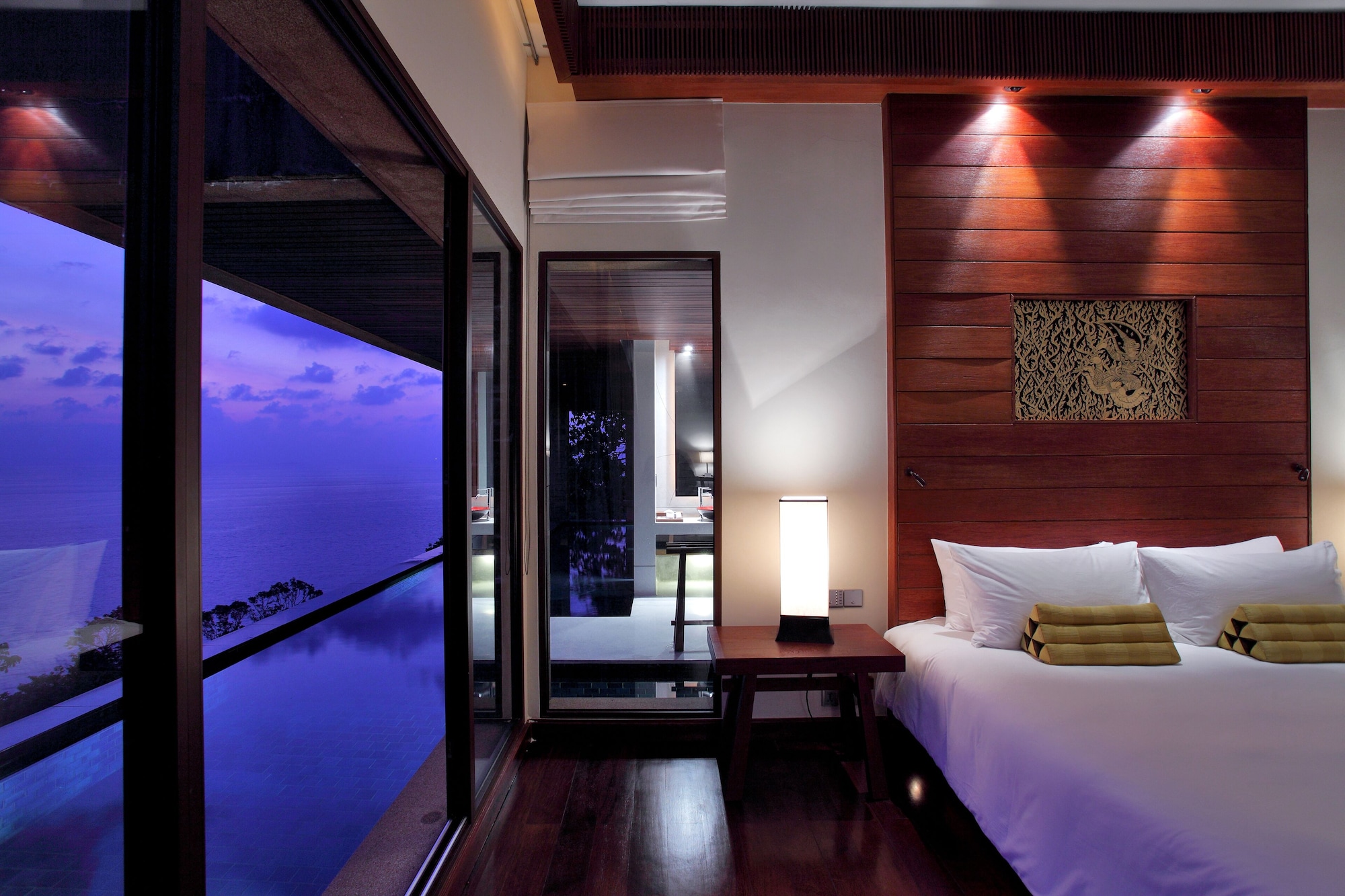 POOL, SPA, SUITE
