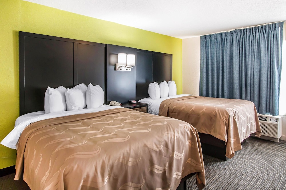 Efficiency, 2 Double Beds