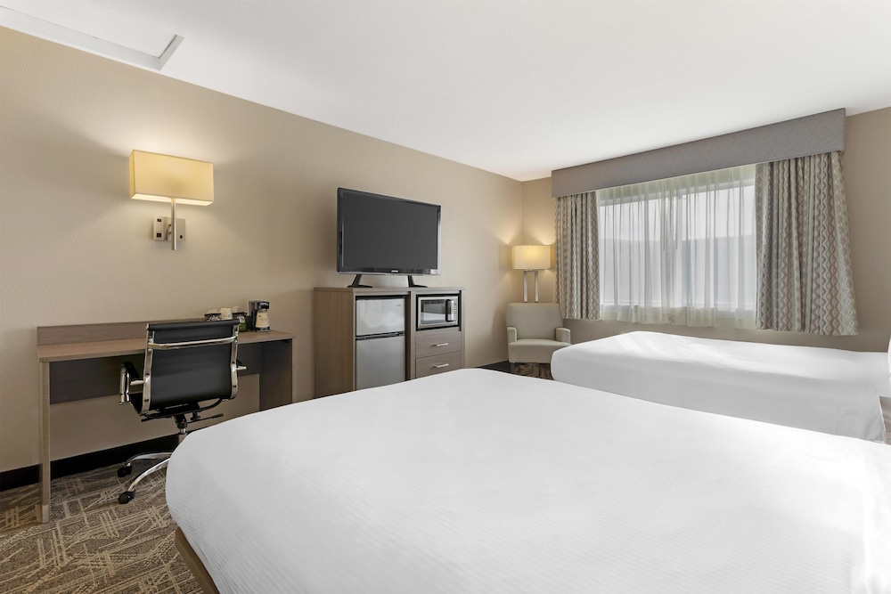 Standard, 2 Queen Beds, Pet Friendly