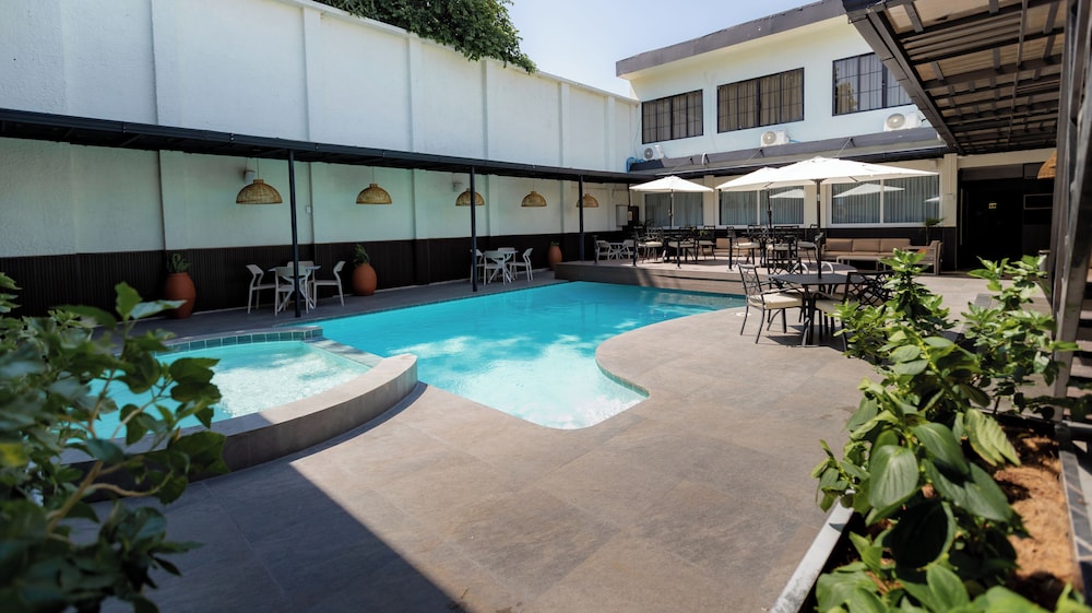 Hotel Ramada Inn el Salvador 48/55