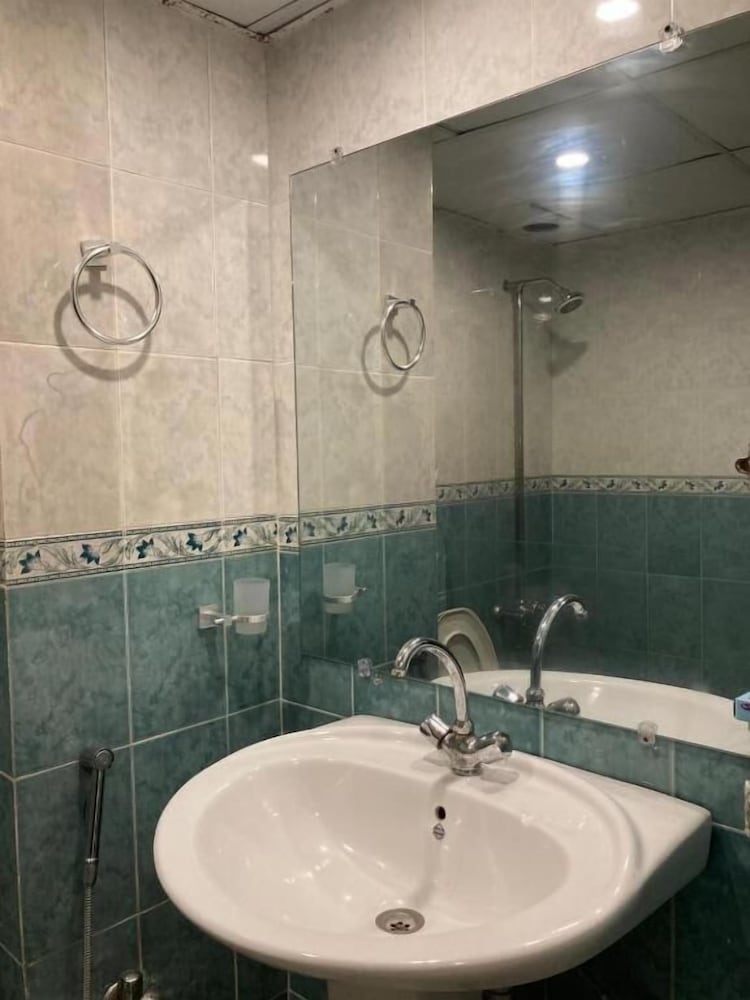 Airport Hotel 55/59