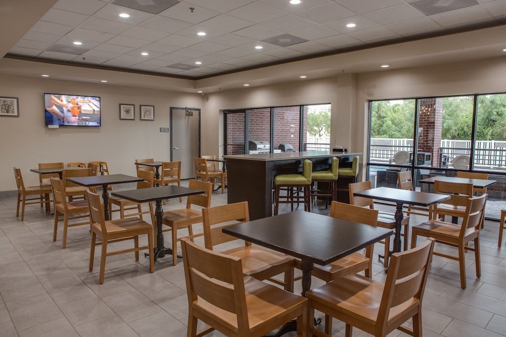 Country Inn & Suites by Radisson Harlingen, TX 57/67