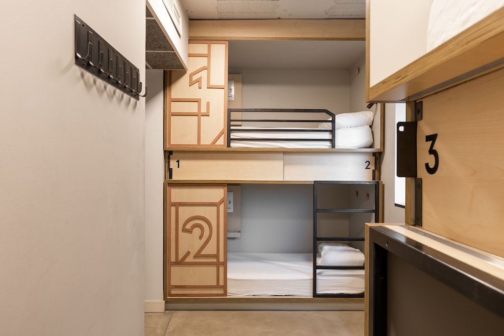 Unite Hostel Barcelona 39/50
