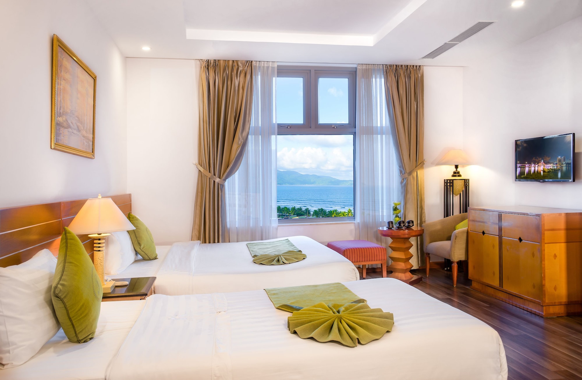 1 BEDROOM, SUPERIOR, STUDIO, SUITE, CITY VIEW, KITCHENETTE