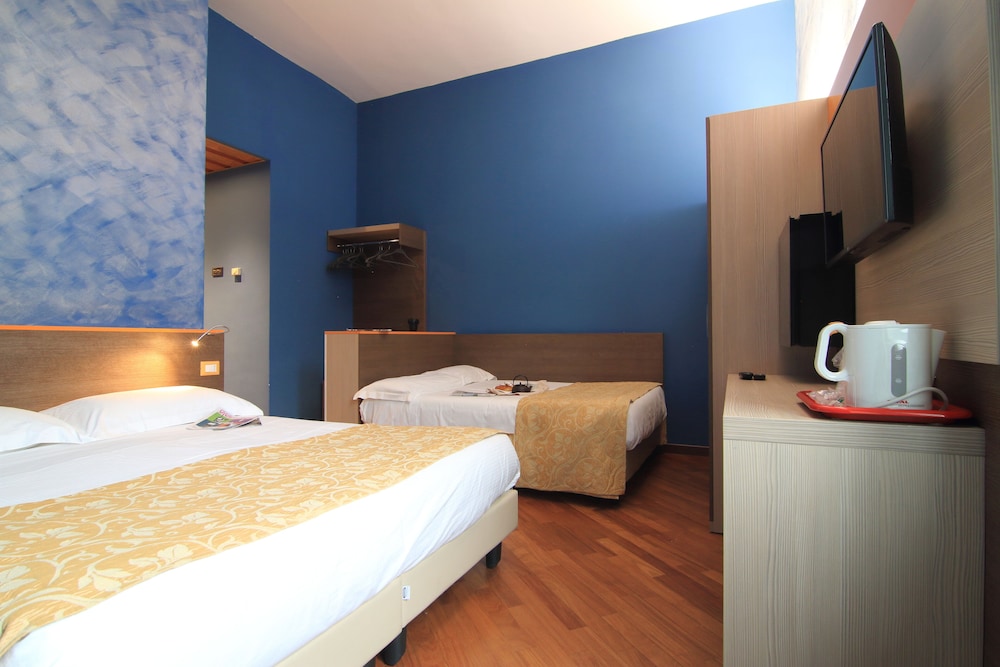 ROOM, TRIPLE