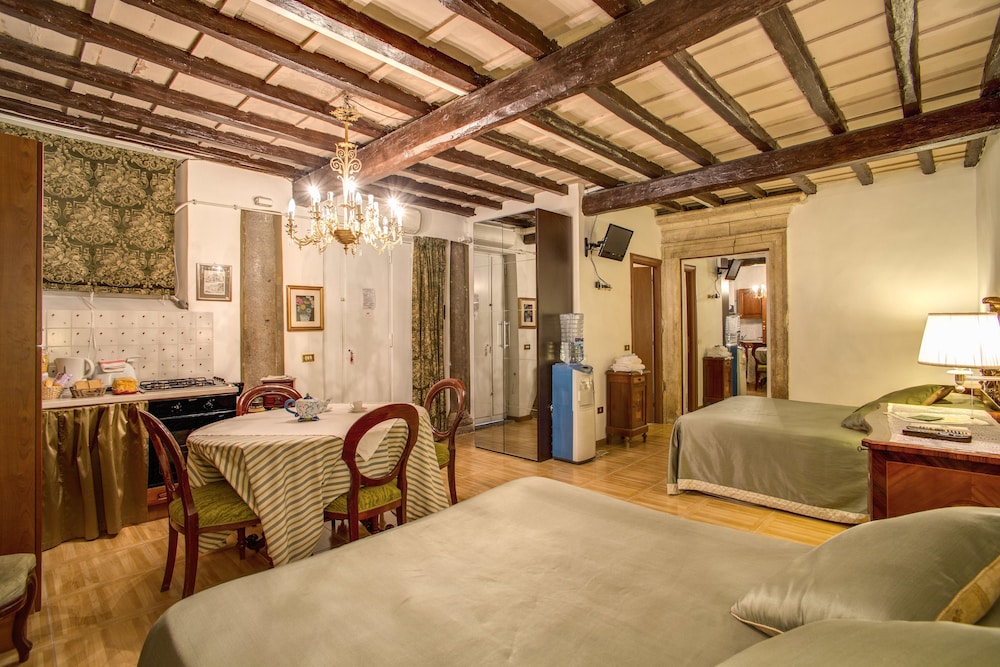 Navona Gallery Suites 34/50