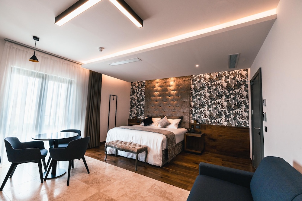 The Village Boutique and Spa 36/72