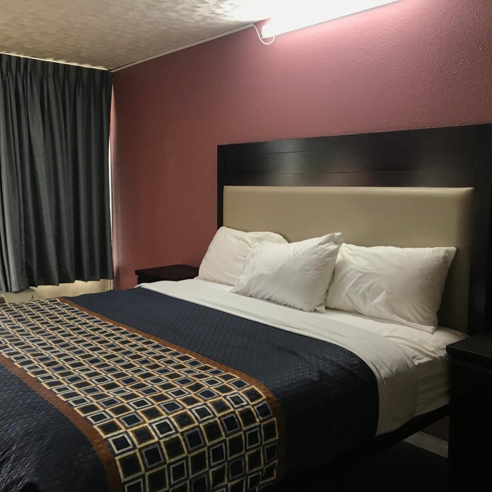Express Inn 4/21