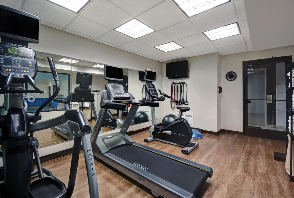 Holiday Inn Express Marshall 34/48