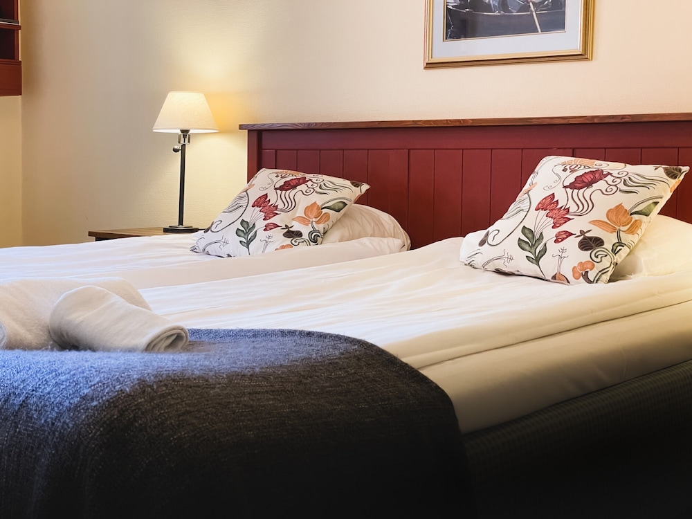 Hotell Gyllene Hornet 10/50