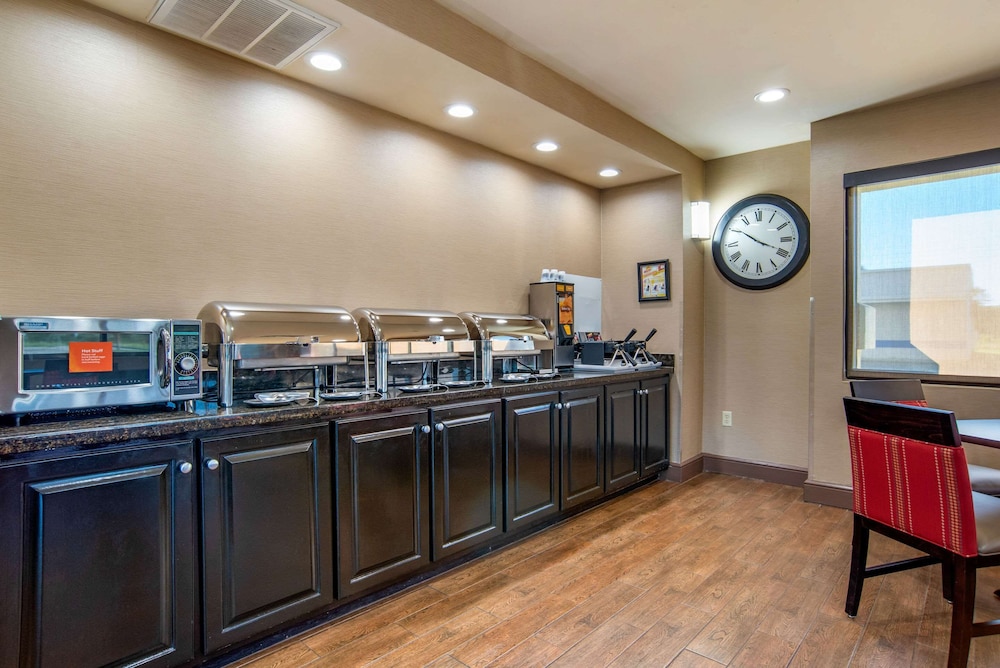 Comfort Suites Gulfport Central, MS 7/49