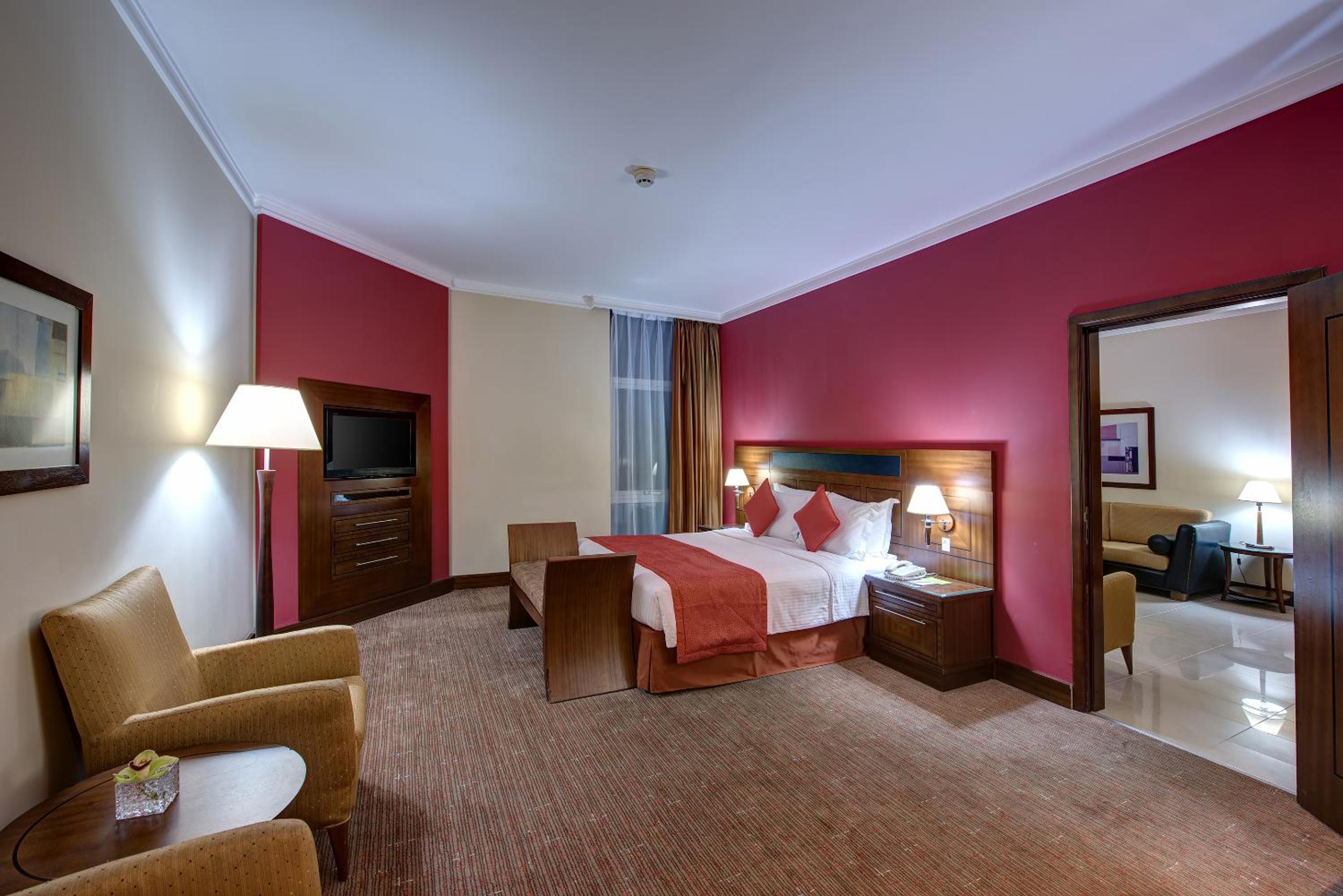 2 BEDROOMS, SUITE, KING BED