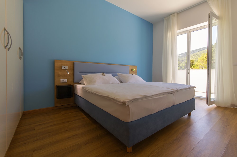 HOTEL MANORA 34/76