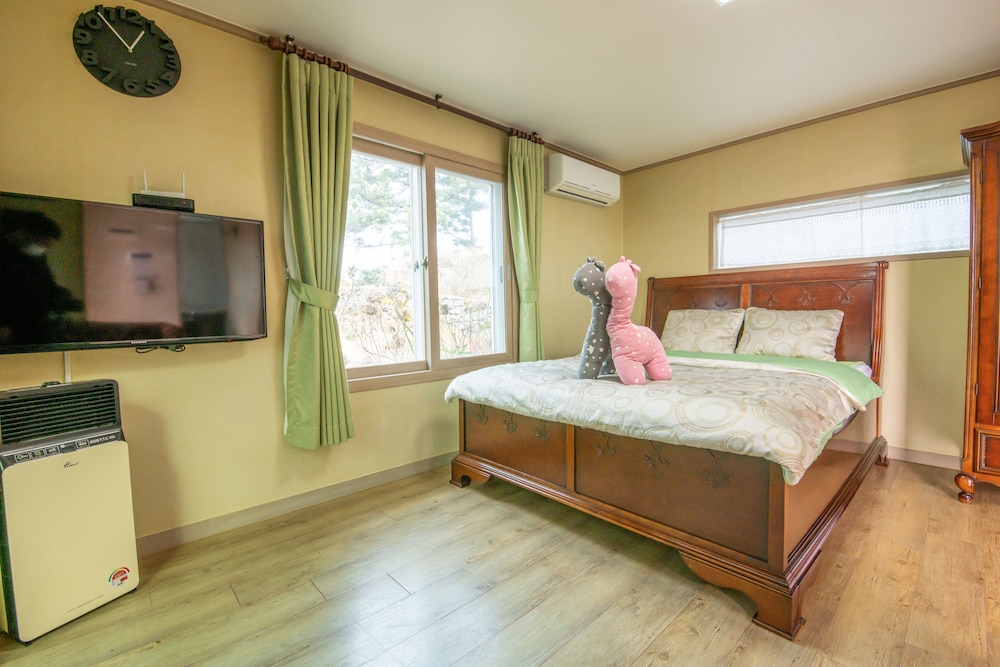 1 BEDROOM, STANDARD, DOUBLE BED, KITCHEN, GARDEN AREA