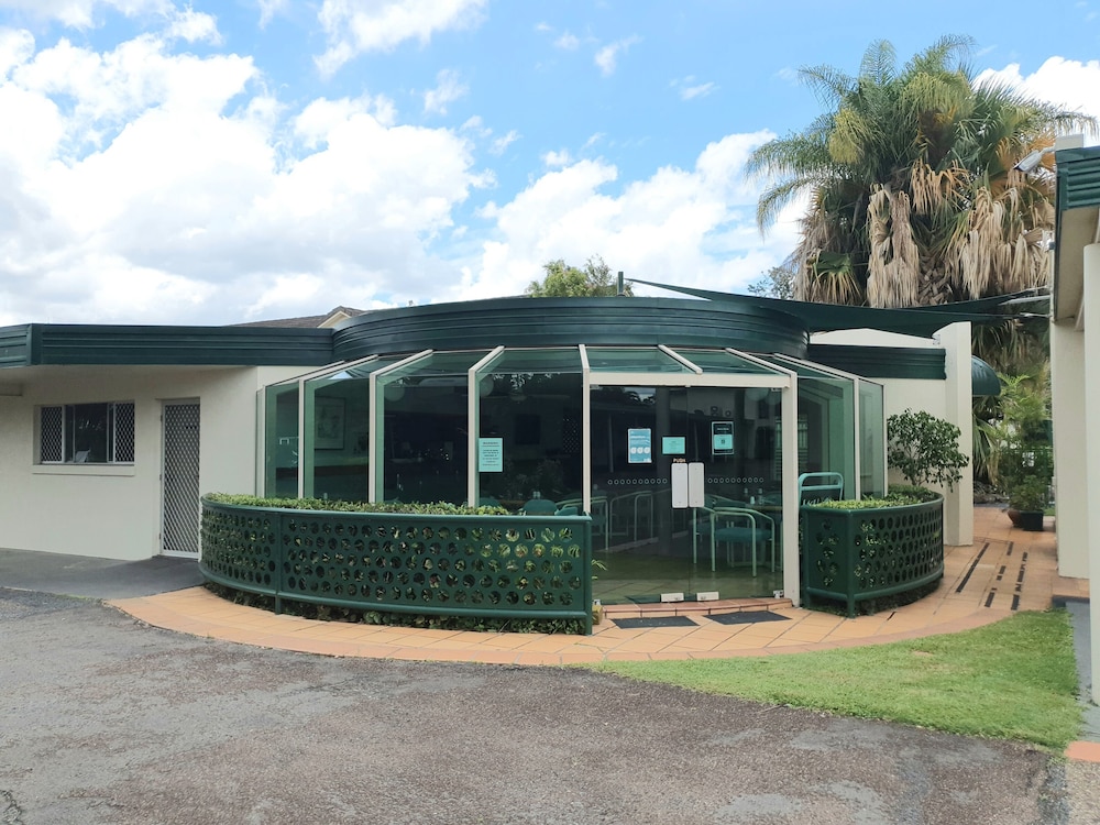 Mcnevin S Maryborough Motel 8/69