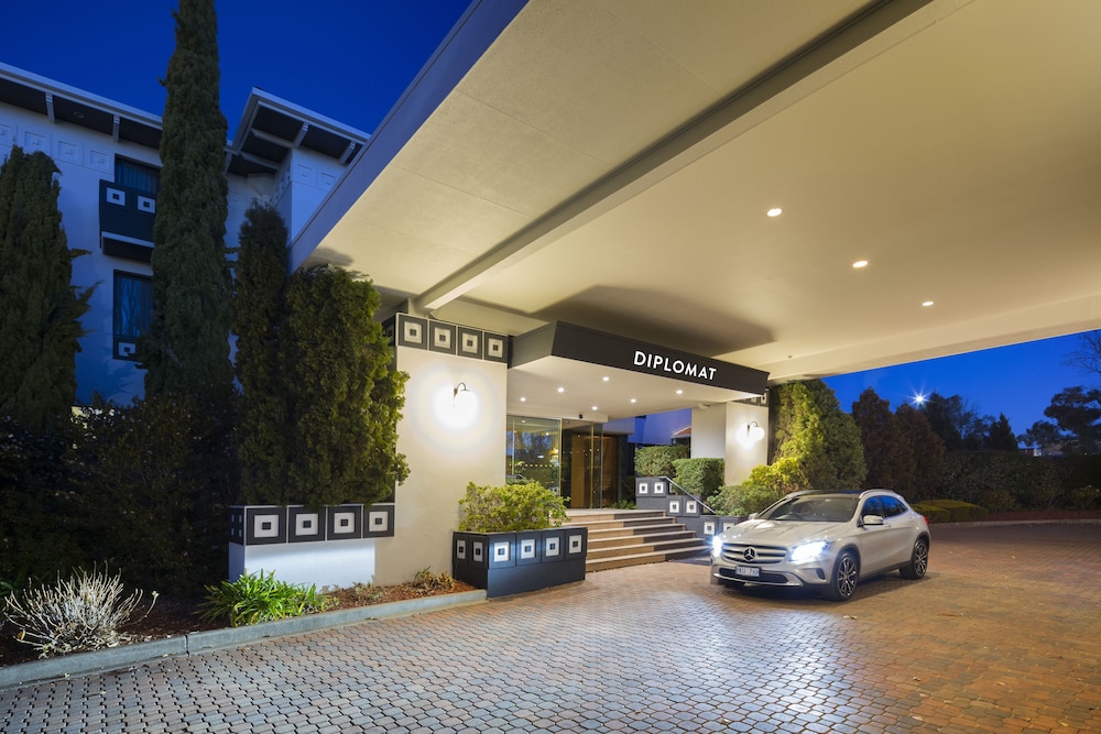 Ramada by Wyndham Diplomat Canberra 54/65