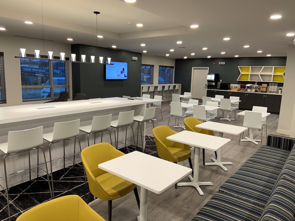 Microtel Inn And Suites By Wyndham Portage La Prairie 27/33