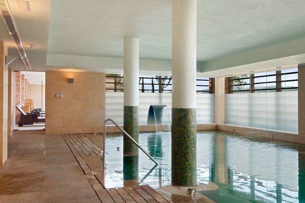 swimming pool spa