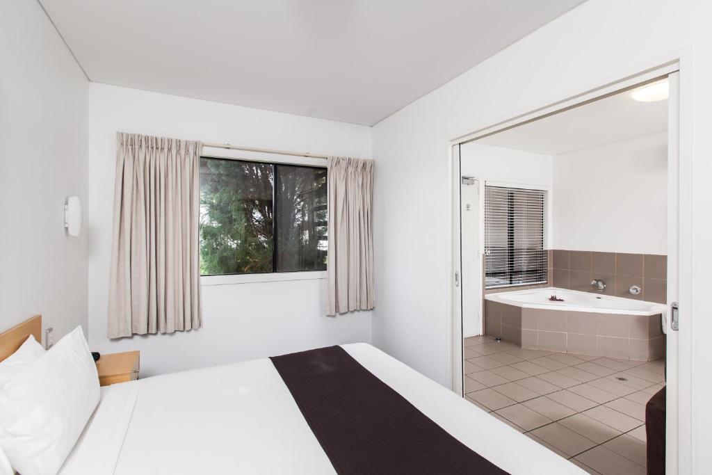 1 Bedroom, Spa, Water Front