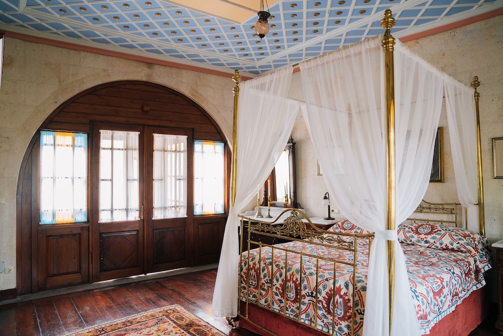 HONEYMOON, DOUBLE BED