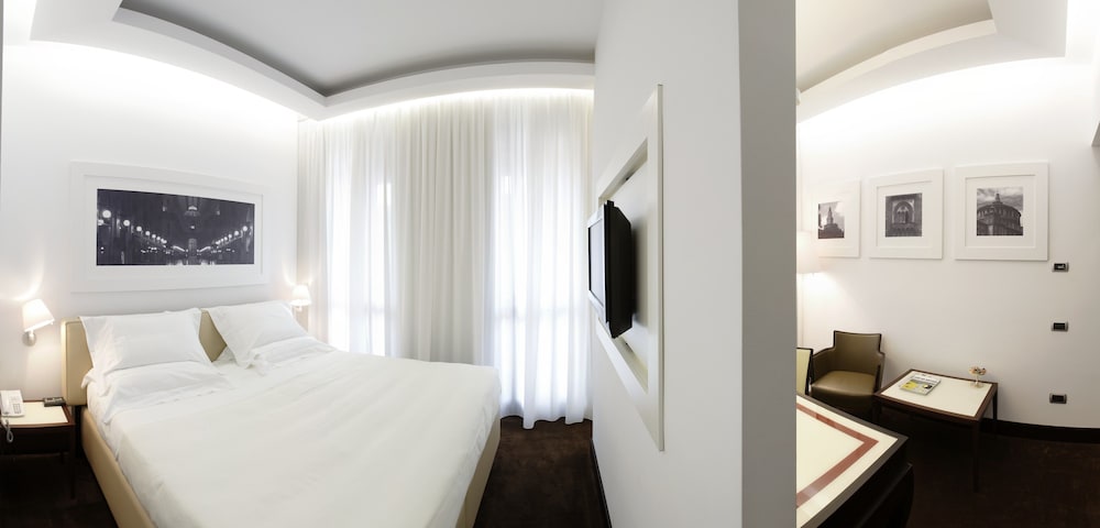 Unahotels Cusani Milan 17/69