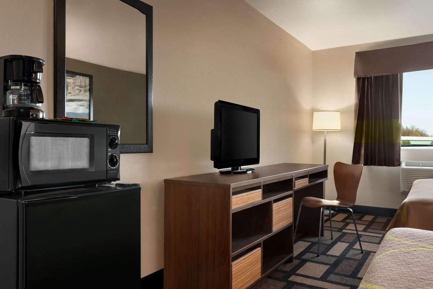 Super 8 by Wyndham Akron S/Green/Uniontown OH 49/57