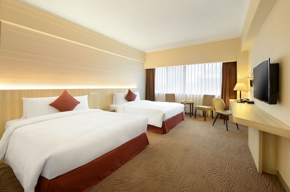 Caesar Park Hotel 34/72