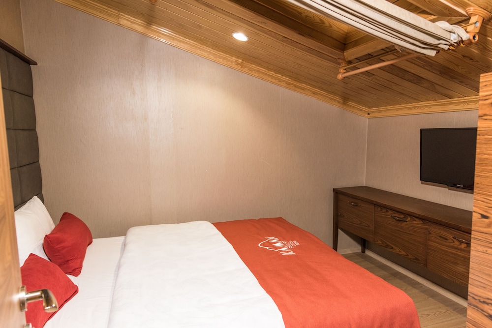 2 BEDROOMS, LUXURY, SUITE, MOUNTAIN VIEW