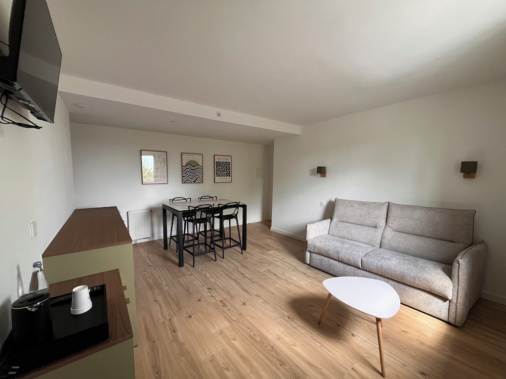 Brit Hotel Guingamp L Armor 27/50