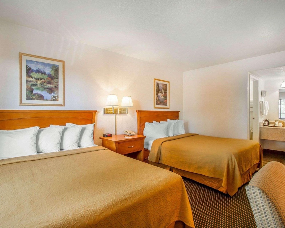 Econo Lodge Flagstaff East I-40 18/53