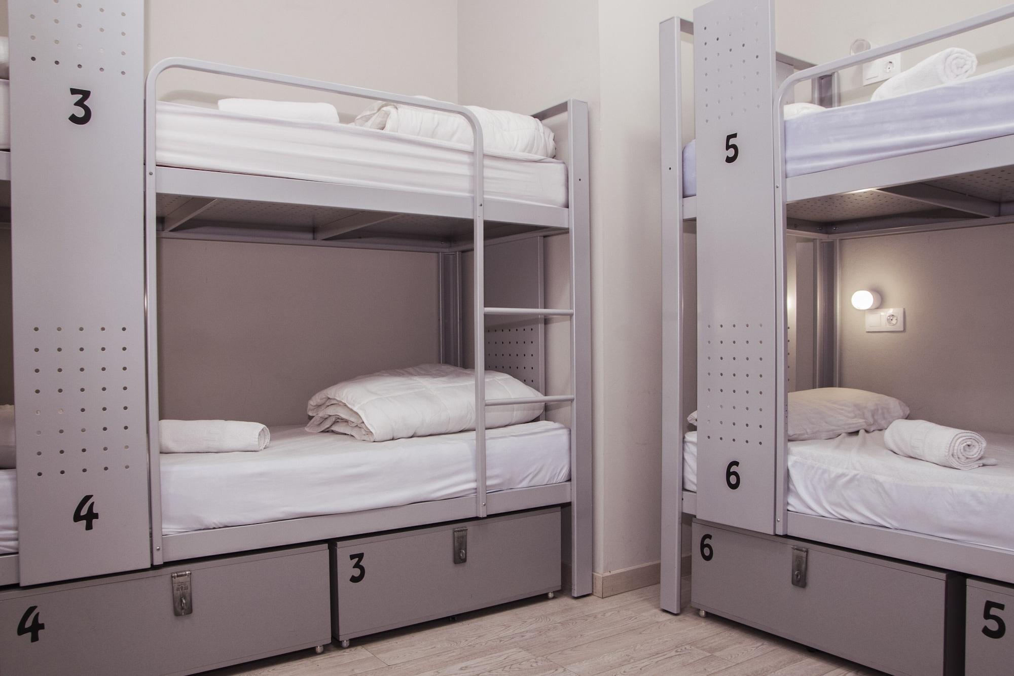 Private, 4 Beds