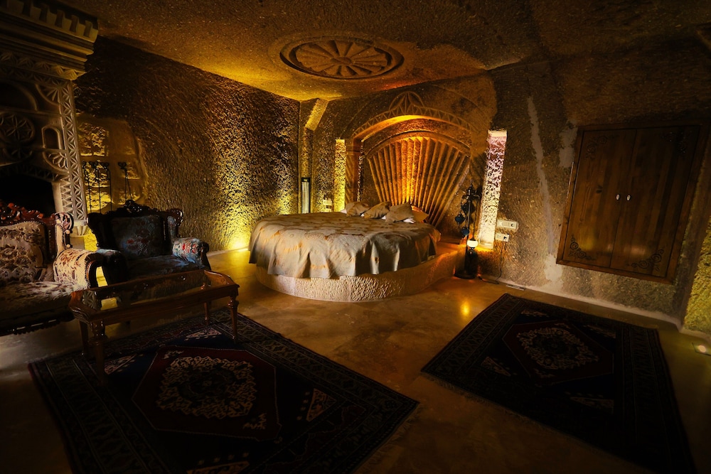 Empire Cave Hotel 11/50