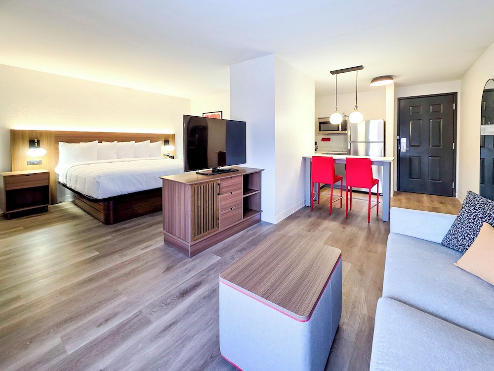 Baymont by Wyndham Auburn Hills South 21/47