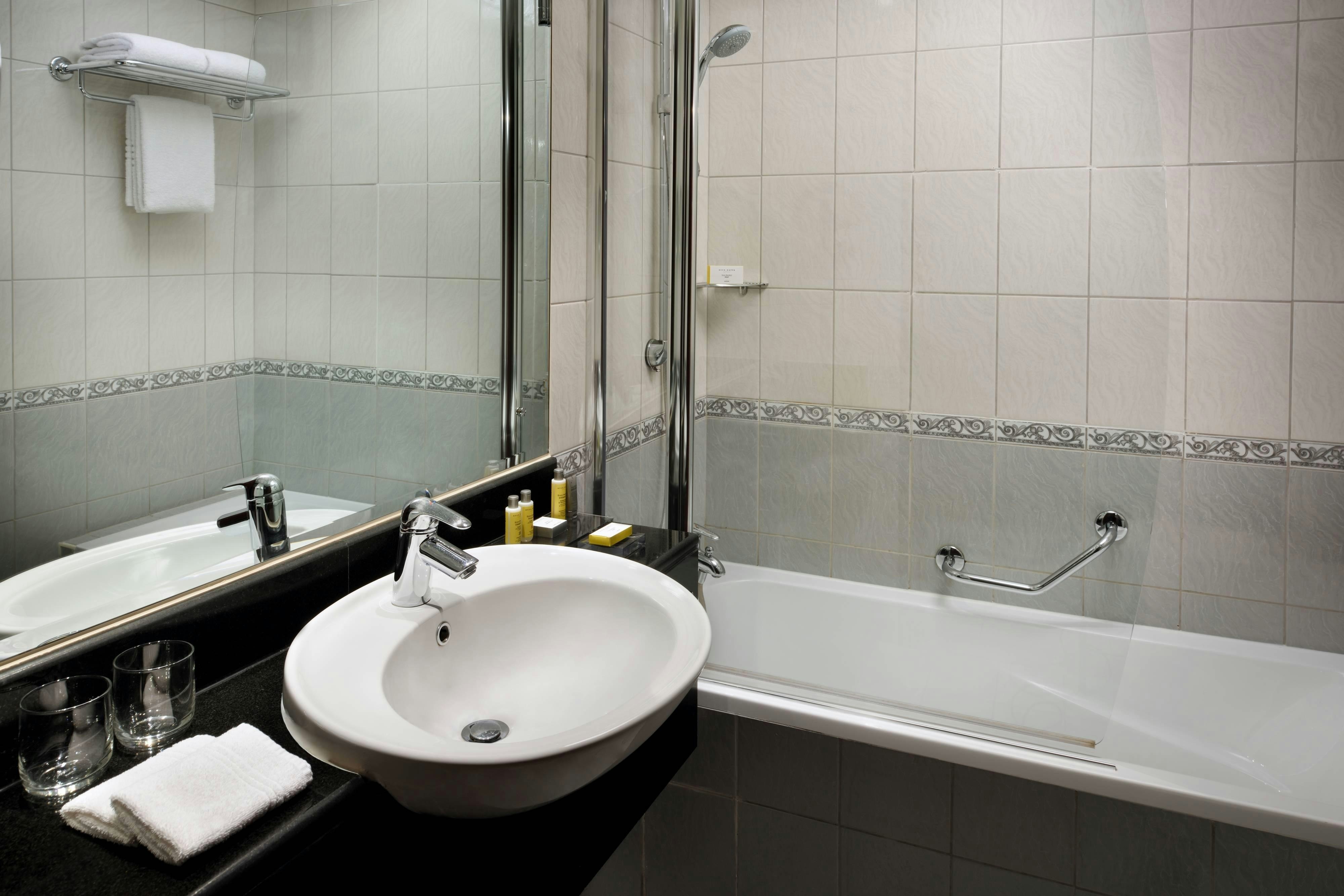 Dubai Marriott Harbour Hotel Suites 31/32