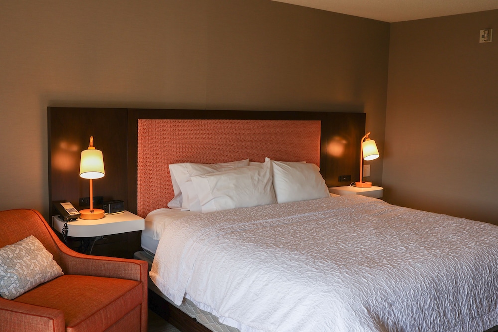Hampton Inn Suites Scottsburg 36/82
