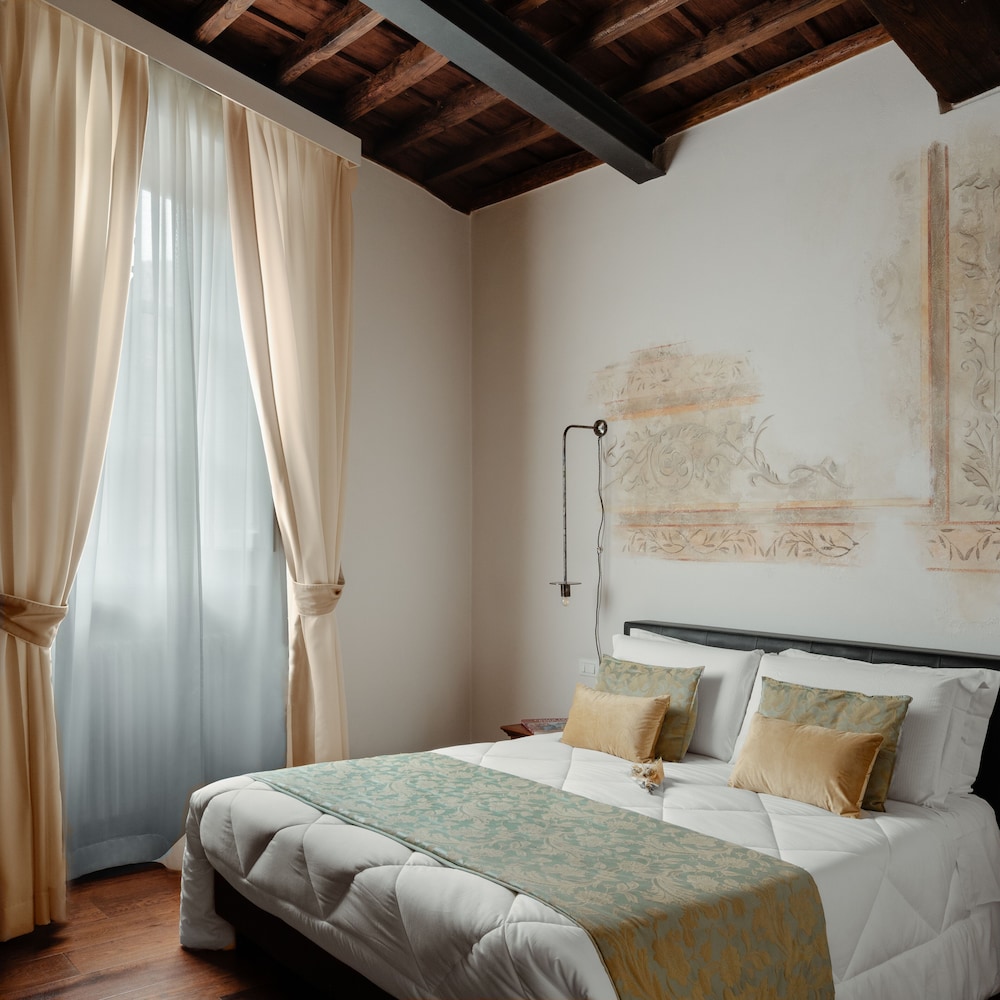 DELUXE, DOUBLE BED